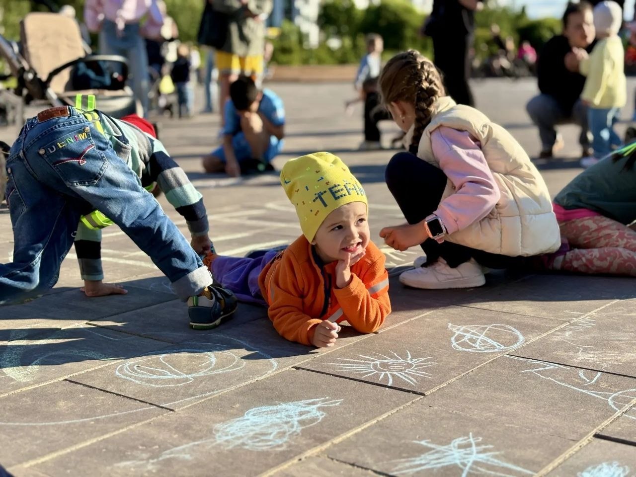 В парке «Оккервиль» продолжаются дискотеки на свежем воздухе.
